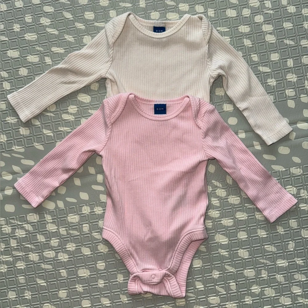 Old Navy Baby Girl Onesie 2 pack 0-3 Months Cream and Pink